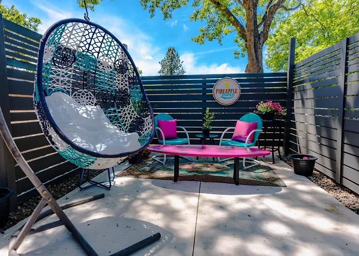 Swank House- West Wing Suite- Pet Friendly