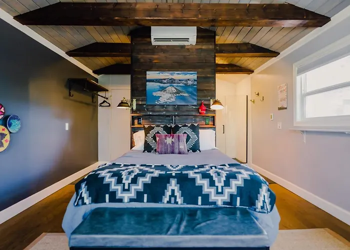 Swank House- West Wing Suite- Pet Friendly