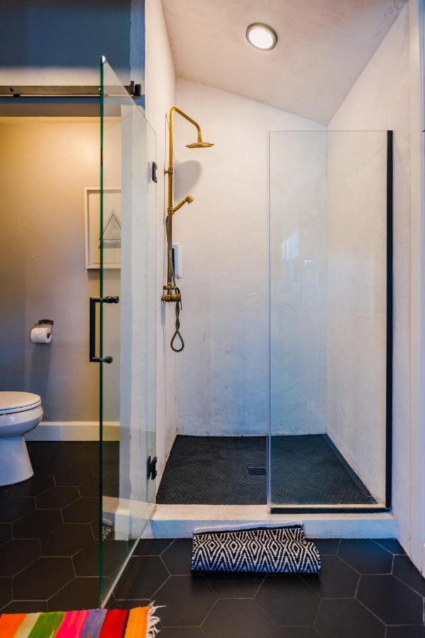 Swank House- West Wing Suite- Pet Friendly *
