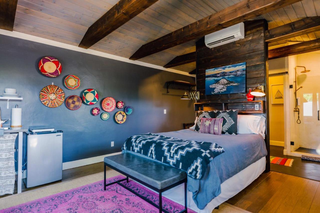 Swank House- West Wing Suite- Pet Friendly Apartment Ashland