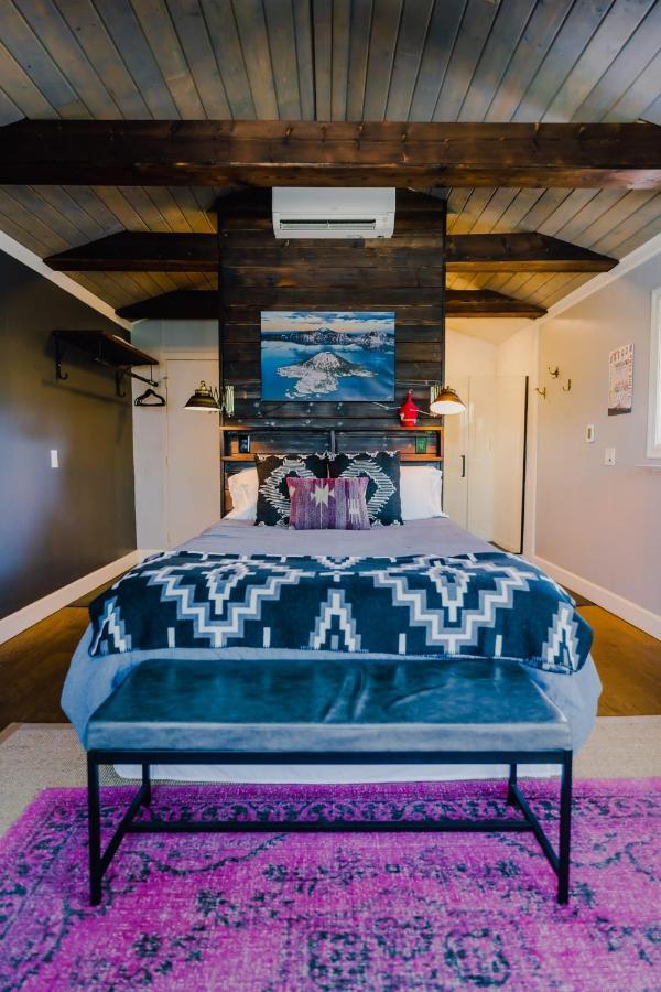 Swank House- West Wing Suite- Pet Friendly Apartment *