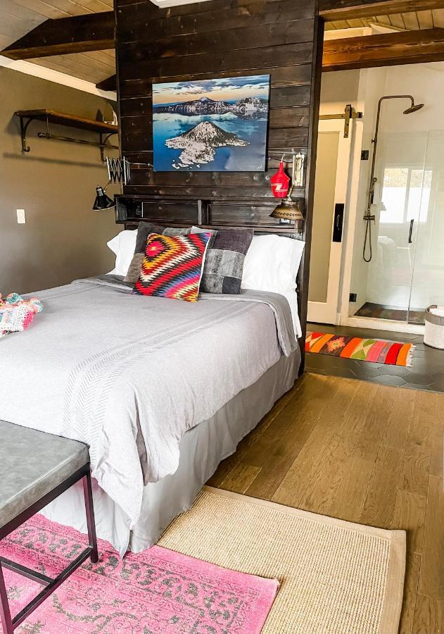 Apartment Swank House- West Wing Suite- Pet Friendly