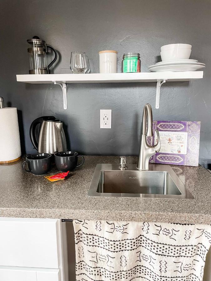 Apartment Swank House- West Wing Suite- Pet Friendly
